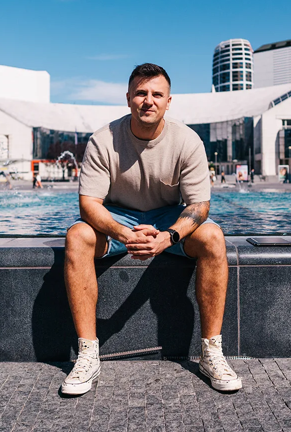Portrét Tomáša Jevčika — AI lektor a zakladateľ Aftercode Studio